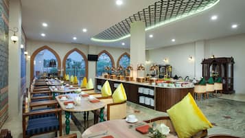 Desayuno buffet todos los días (con cargo)