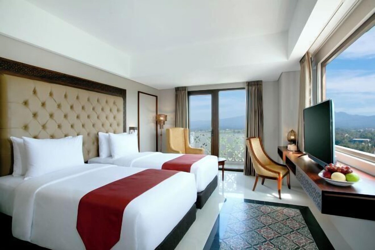 In-room safe, desk, laptop workspace, blackout drapes