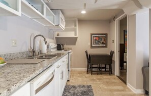 Private kitchen - two  bedroom apartment  - for  2  to  4 guest   (Washington)