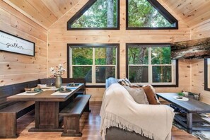 Dining - New Cabin! The Cozy Fox 🦊 Only 1.7 miles to Strip, Game Rm, Hot Tub, EV Charger (Sevierville)