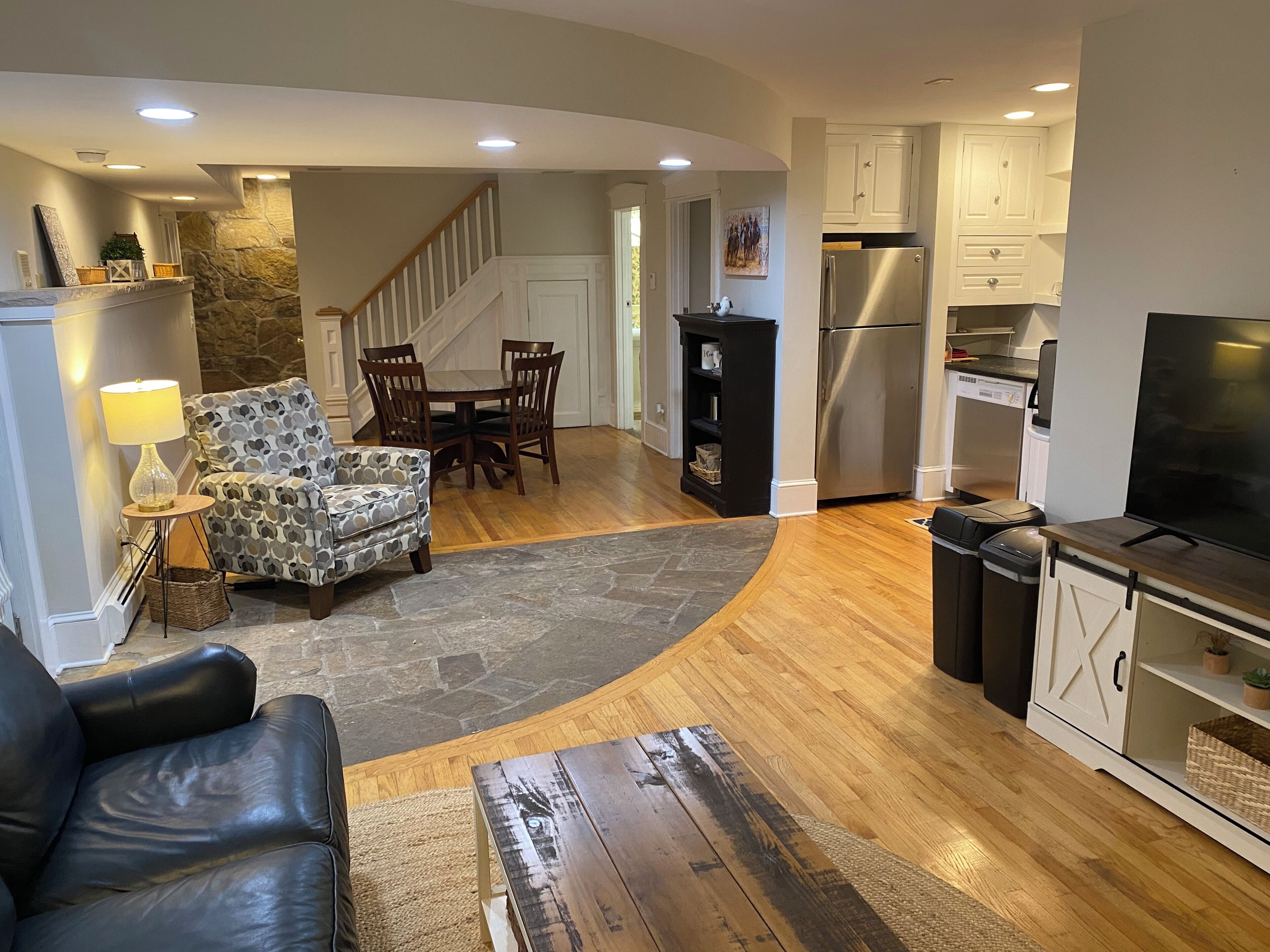 Cozy Hideaway! private apartment, minutes to downtown Saratoga Springs. 