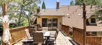 Spacious 4 /2.5 Cabin w/ Hottub, Views, Garage w/ EV Charger Outdoor Dining