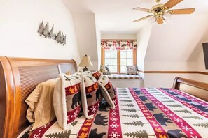 4 slaapkamers, een bureau, een strijkplank/strijkijzer, reisbedje