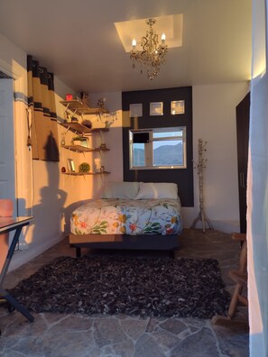 4 habitaciones, escritorio, tabla de planchar con plancha y wifi 