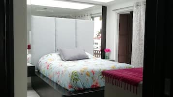 4 bedrooms, desk, iron/ironing board, WiFi