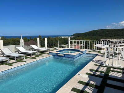8 Bedrooms Luxury Villa with Rooftop Pool and Panaromic Views 