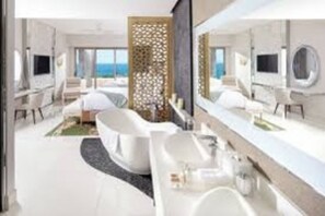 Een strijkplank/strijkijzer, reisbedje, wifi