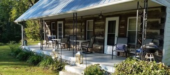The Cove COZY COUNTRY COTTAGE...30 seconds from Patoka Lake...sleeps 12