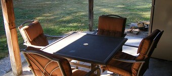  The Cove RUSTIC BUNKHOUSE...30 seconds from Patoka Lake...sleeps 5