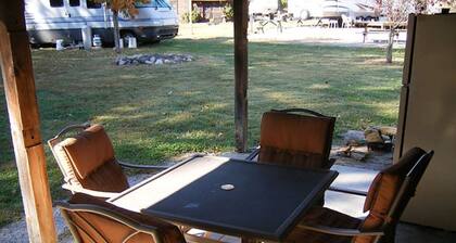 The Cove RUSTIC BUNKHOUSE...30 seconds from Patoka Lake...sleeps 5