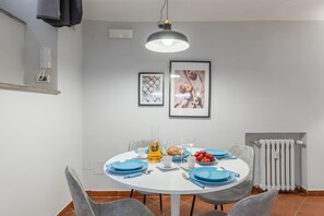 Dining - Dolce Vita Dreaming Studio (Roma)