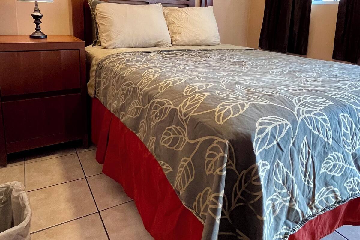 Basic-Dreibettzimmer, Mehrere Betten | Kostenloses WLAN, Bettwäsche
