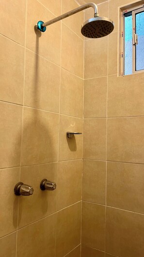 Basic Triple Room, Multiple Beds | Free WiFi, bed sheets - Del Bosque TJ Inn (Tijuana)