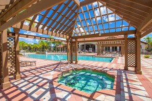 Outdoor pool - Lake View Getaway: Pool, Game Room, Theming! (Kissimmee)