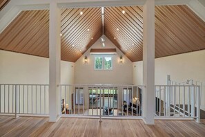 Interior - Sleeps 12, Kayaks, Private dock, Large yard + More (Sparta)