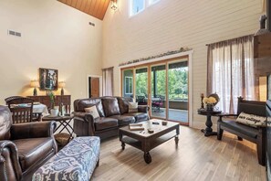 TV, peis, videospill og DVD-spiller