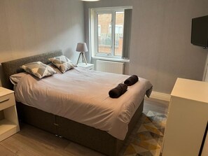 2 bedrooms, iron/ironing board, WiFi, bed sheets - 10 mins to Liverpool city centre, Stadium and Lime Street Train Station
 (Wavertree)