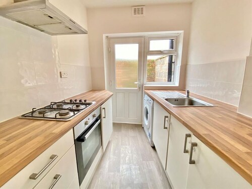 10 mins to Liverpool city centre, Stadium and Lime Street Train Station<br>