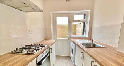 10 mins to Liverpool city centre, Stadium and Lime Street Train Station<br>