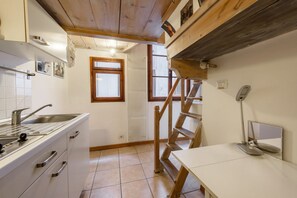 Herdplatte, Kochgeschirr/Geschirr/Besteck