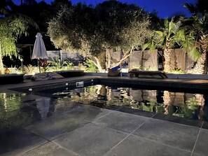 Outdoor pool, a heated pool - Modern house with pool - 4 bedrooms - kids friendly (Marseille)