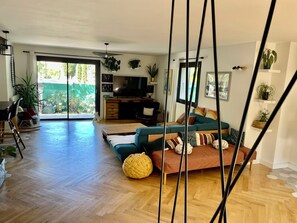Smart TV, fireplace, books