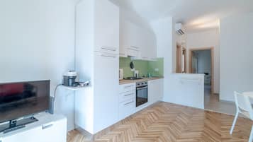 Microonde, forno, piano cottura, lavastoviglie