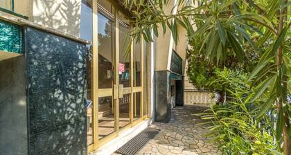 GuestHost - Cozy apartment of 55 sqm, can accommodate up to 4 people, located on the third floor of a building with lift (NOT suitable for disabled people - steps to access). We are about 10 minutes walk from the center of Asti and Corso Vittorio Alfieri