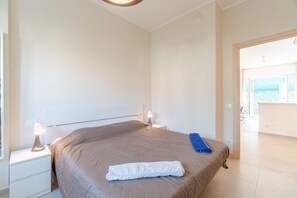 1 habitación, tabla de planchar con plancha, internet y ropa de cama 