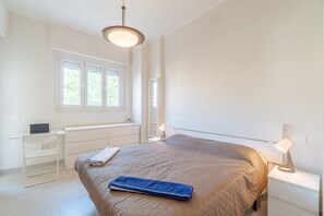 1 chambre, fer et planche à repasser, accès Internet, draps fournis
