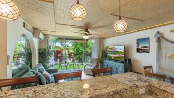 Condo, 1 King Bed with Sofa bed, Lanai, Garden View | Interior
