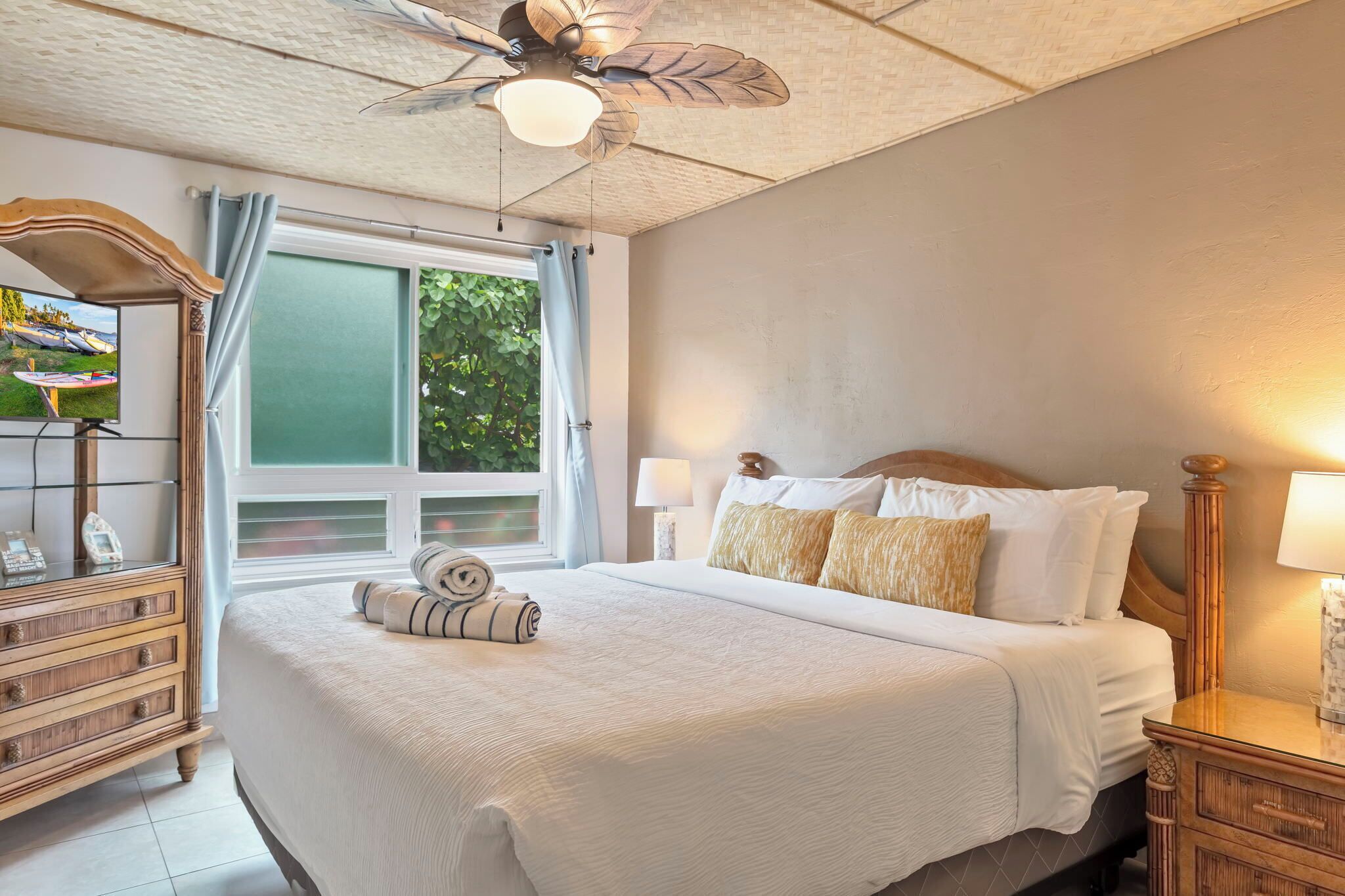 Condo, 1 King Bed with Sofa bed, Lanai, Garden View | 1 bedroom, individually decorated, individually furnished, free WiFi