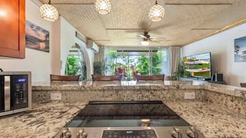 Condo, 1 King Bed with Sofa bed, Lanai, Garden View | Private kitchen | Fridge, microwave, oven, stovetop