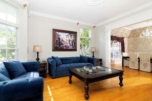 House, Multiple Beds, Balcony, Garden View | Living area - Sunny Palms (Tampa)