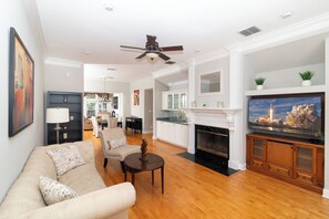 House, Multiple Beds, Balcony, Garden View | Private kitchen | Fridge, microwave, oven, stovetop - Sunny Palms (Tampa)