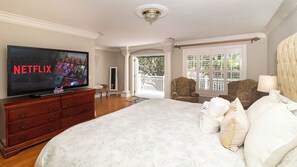 House, Multiple Beds, Balcony, Garden View | 5 bedrooms, individually decorated, individually furnished, free WiFi - Sunny Palms (Tampa)