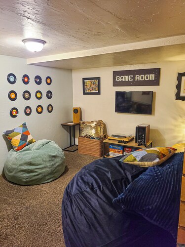 3BR Near SLC & Airport +Game Room | Basement level