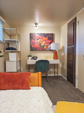 3 habitaciones, escritorio, tabla de planchar con plancha y wifi gratis 