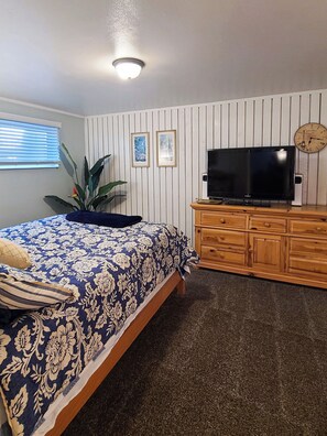 3 bedrooms, desk, iron/ironing board, free WiFi