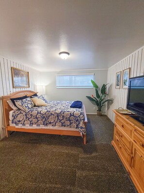 3 bedrooms, desk, iron/ironing board, free WiFi
