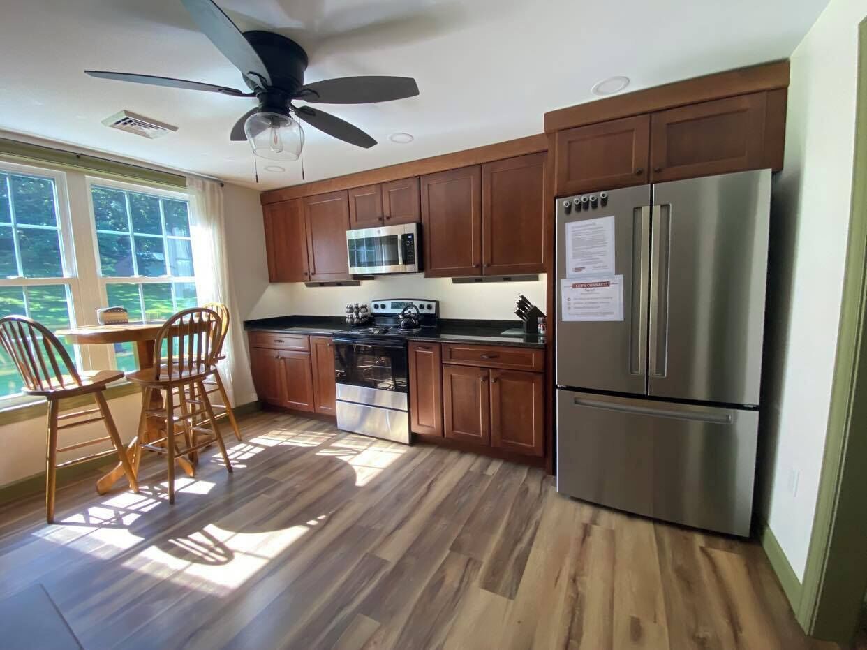 Coffee/tea maker, fridge, microwave, oven
