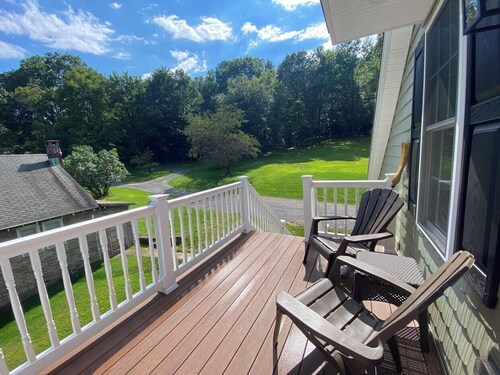 Cozy Retreat on Wildcat Mountain, River, 10 Acres, Train Service to Jim Thorpe