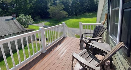 Cozy Retreat on Wildcat Mountain, River, 10 Acres, Train Service to Jim Thorpe