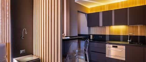 Mini réfrigérateur, cafetière/bouilloire, bouilloire électrique