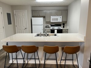 Fridge, microwave, oven, stovetop - All Things Auburn, Walkable to Campus and University Related Activities! (Auburn)