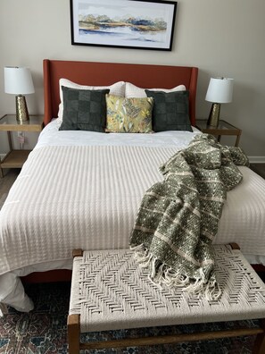 2 bedrooms, iron/ironing board, free WiFi, bed sheets - All Things Auburn, Walkable to Campus and University Related Activities! (Auburn)