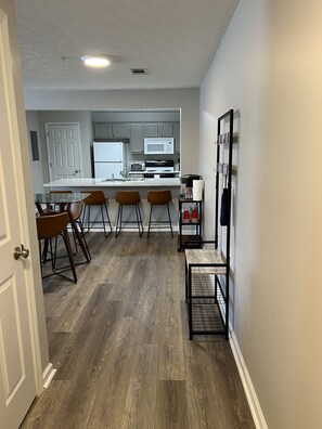 Dining - All Things Auburn, Walkable to Campus and University Related Activities! (Auburn)