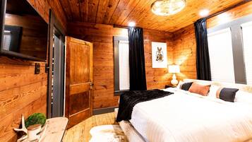 House, Multiple Beds, Patio, Garden View (River Mill Haus) | 2 bedrooms, individually decorated, individually furnished, free WiFi