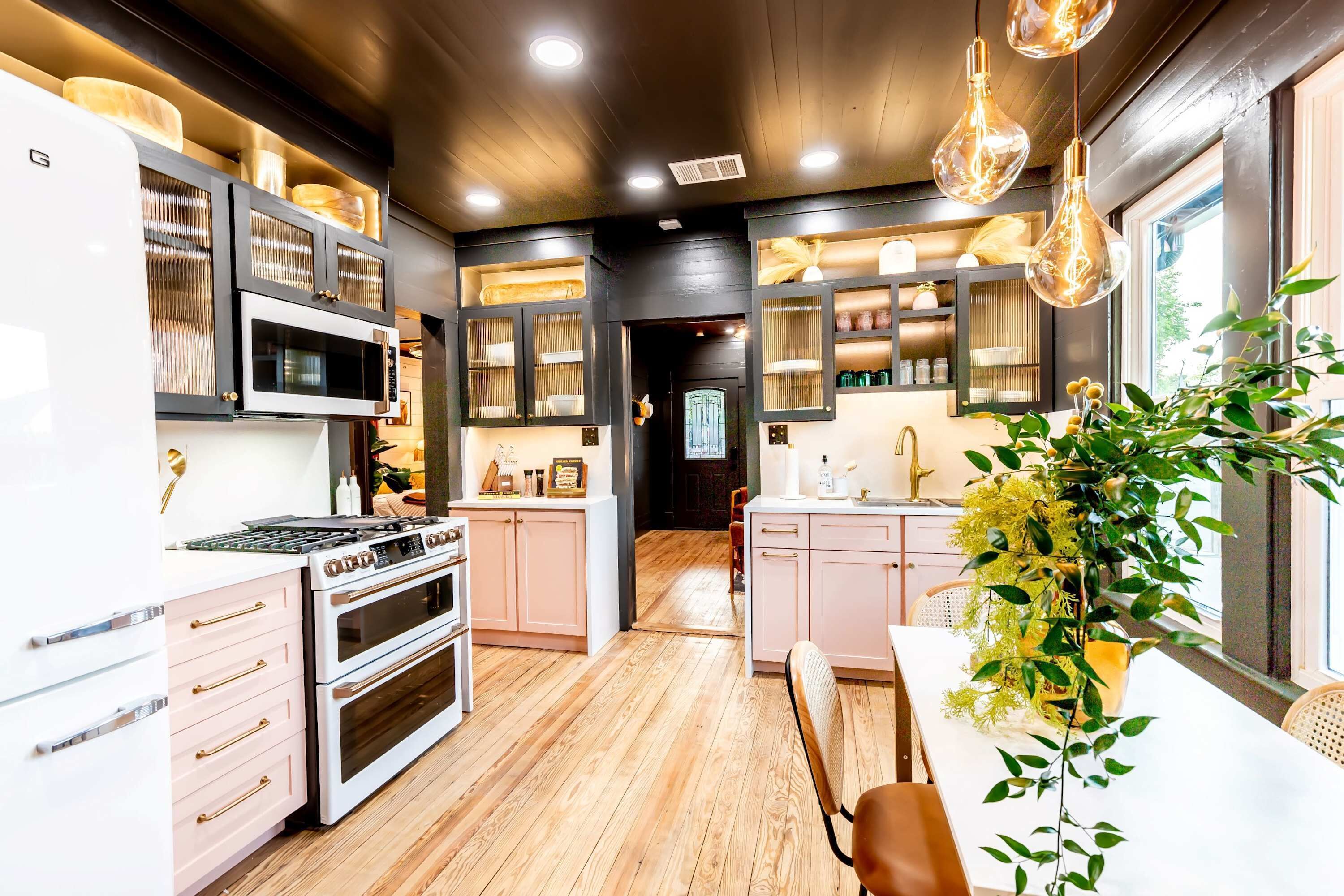 Casa, letti multipli, patio, vista giardino (River Mill Haus) | Cucina privata | Frigorifero, microonde, forno, piano cottura