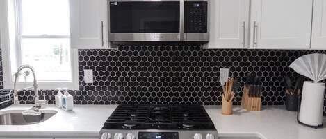 Refrigerador, microondas, horno y lavavajillas